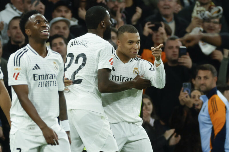 MADRID, 29/03/2025.- El delantero del Real Madrid Kylian Mbappé celebra su segundo gol durante el partido de la jornada 29 de LaLiga que Real Madrid y CD Leganés disputan este sábado en el estadio Santiago Bernabéu. EFE/Mariscal