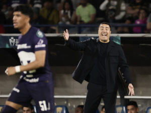 ¡Por teléfono! Efraín Juárez renuncia a la dirección técnica de Pumas