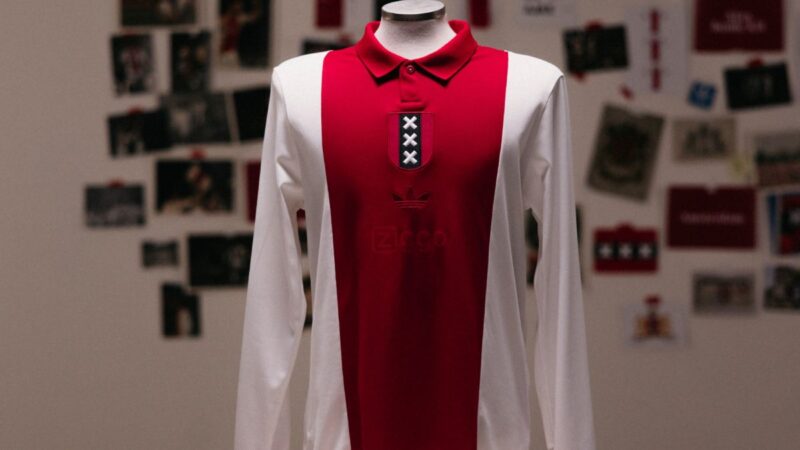 Ajax cumple 125 años y lo festeja con espectacular camiseta