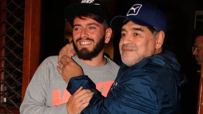 DIego Armando Maradona con su hijo. Foto de archivo.