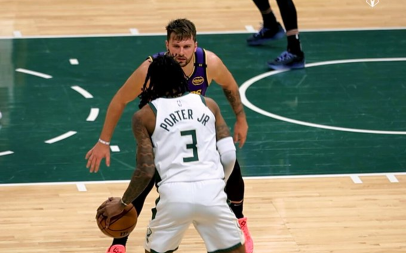 Los Angeles Lakers vs. Milwaukee Bucks. / X: @Bucks
