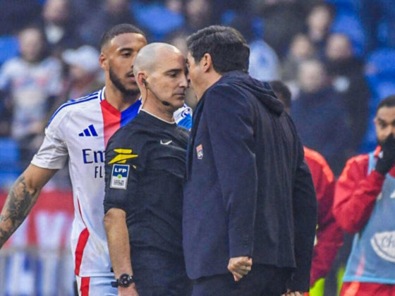 Sanción de Paulo Fonseca por encararse al árbitro. Captura de pantalla.