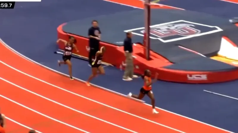 Deportista agredida en carrera de atletismo. Captura de pantalla.