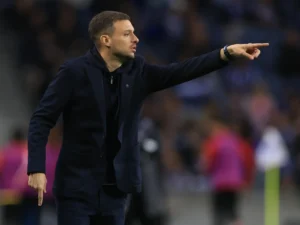 Porto (Portugal), 15/03/2025.- FC Porto head coach Martin Anselmi reacts during the Portuguese First League soccer match between FC Porto and AVS at Dragao Stadium in Porto, Portugal, 15 March 2025. EFE/EPA/JOSE COELHO