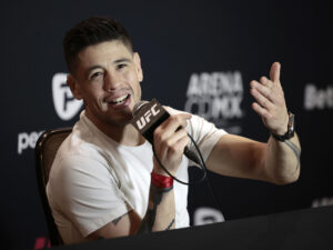 El artista marcial mixto mexicano, Brandon Moreno participa durante una rueda de prensa este miércoles,  en Ciudad de México (México). EFE/ José Méndez