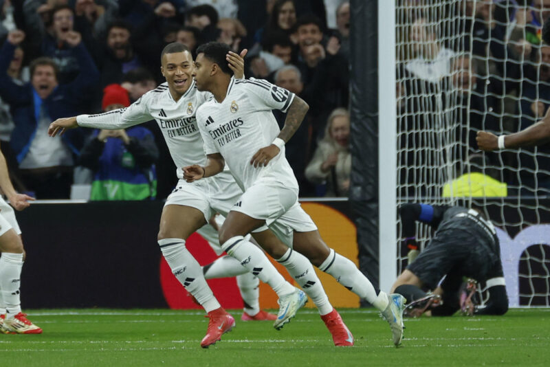 Real Madrid 2-1 Rayo Vallecano: Resultado, resumen y estadísticas Los jugadores del Real Madrid, el brasileño Rodrygo (d) y el francés Kylian Mbappé, tras conseguir el primer gol del equipo madridista durante el encuentro correspondiente a la ida de los octavos de final de la Liga de Campeones que Real Madrid y Atlético de Madrid disputan en el estadio Santiago Bernabéu, en Madrid. EFE / Juanjo Martín.
