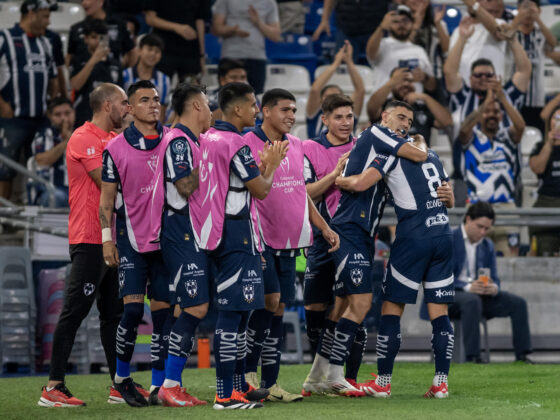 Jugadores de Monterrey celebran este martes, durante el partido de vuelta de la primera ronda de la Copa de Campeones Concacaf 2025 entre Monterrey y Forge FC en el estadio BBVA, en Monterrey (México). EFE/ Miguel Sierra