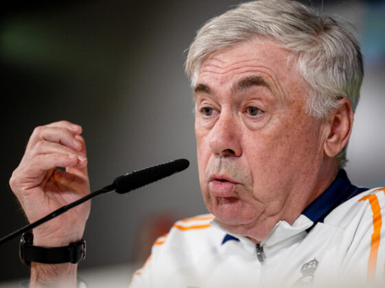 El entrenador del Real Madrid Carlo Ancelotti, durante la rueda de prensa posterior al entrenamiento de este lunes. EFE/ Daniel González