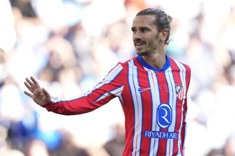 El delantero del Atlético de Madrid Antoine Griezmann, durante el partido de la jornada 29 de LaLiga entre el RCD Espanyol y el Atlético de Madrid, este sábado en el RCDE Stadium en Cornellá de Llobregat (Barcelona).- EFE/ Alejandro García