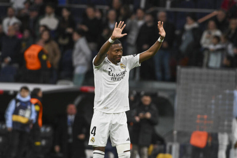 El defensa austriaco del Real Madrid David Alabaen el Estadio Santiago Bernabéu de Madrid en foto de archivo de Fernando Villar. EFE