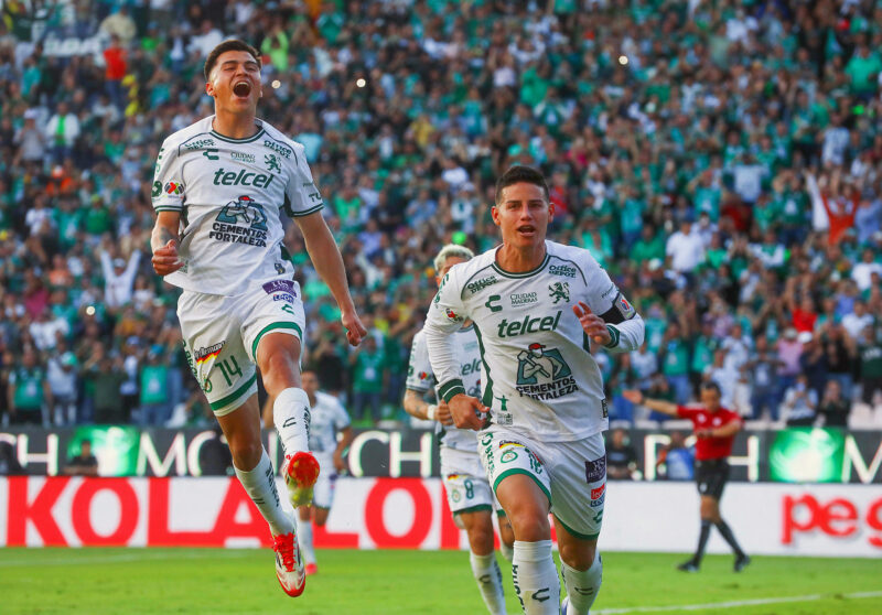 Imagen de archivo de James Rodríguez (d), jugador del Club León de la Liga MX. EFE/ Luis Ramírez