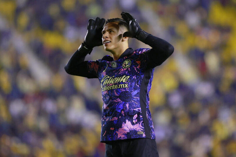 Luis Malagón del América celebra un gol frente al Toluca. EFE/ Sáshenka Gutiérrez