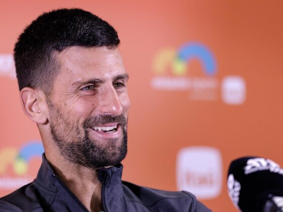 El tenista serbio Novak Djokovic habla en rueda de prensa luego de las semifinales del Miami Open. EFE/CRISTOBAL HERRERA-ULASHKEVICH