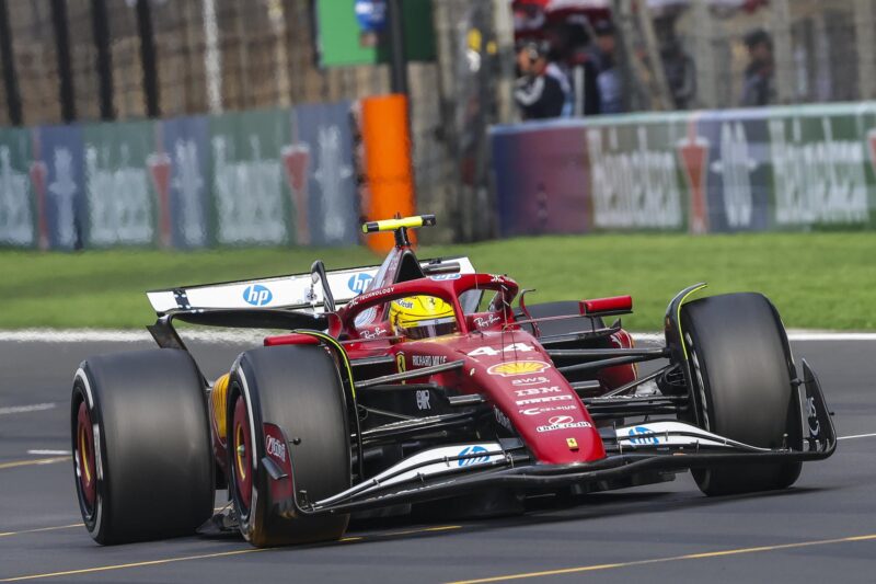 Lewis Hamilton conduce su monoplaza durante el Gran Premio de China. EFE/EPA/ALEX PLAVEVSKI / POOL