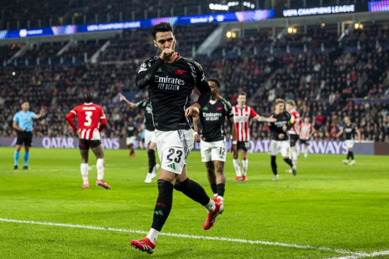 Manchester United 1-1 Arsenal Resultado, resumen y estadísticas El jugador del Arsenal Mikel Merino celebra el 0-3 goal durante el partido de octavos de final de la Liga de Campeones que han jugado PSV Eindhoven y Arsenal FC en Eindhoven, Países Bajos. EFE/EPA/ROBIN VAN LONKHUIJSEN