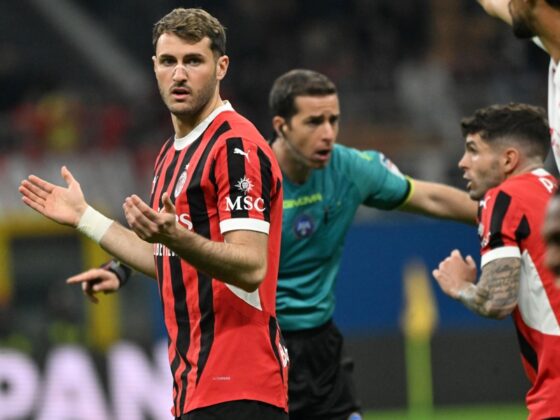 Milan (Italy), 05/04/2025.- AC Milan forward Santi Gimenez. Fichaje Víctor Boniface. AC Milan and Fiorentina at the Giuseppe Meazza stadium in Milan, Italy, 05 April 2025. (Italia) EFE/EPA/Daniel Dal Zennaro