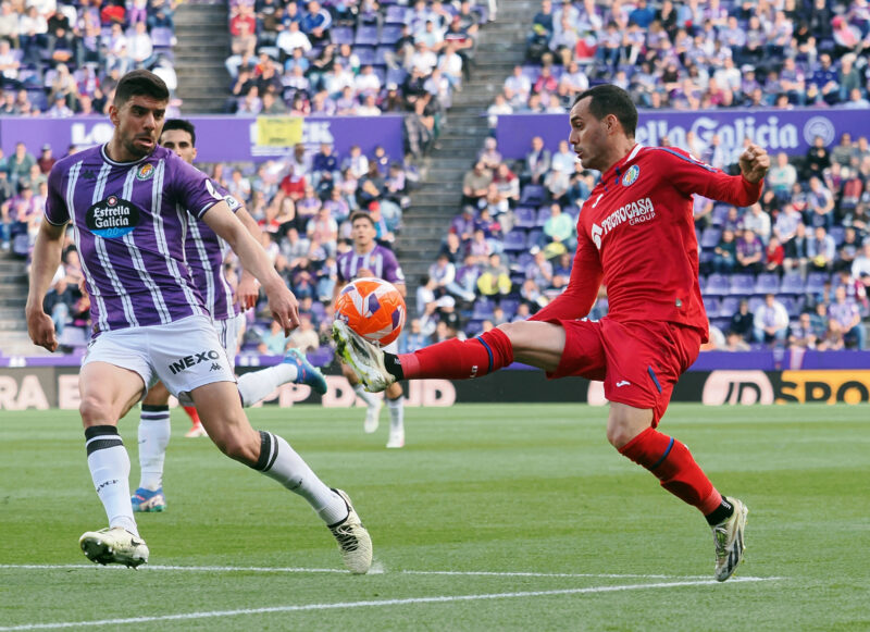 Golpes y gritos: altercado en el banquillo del Real Valladolid Golpes y gritos: altercado en el banquillo del Real Valladolid