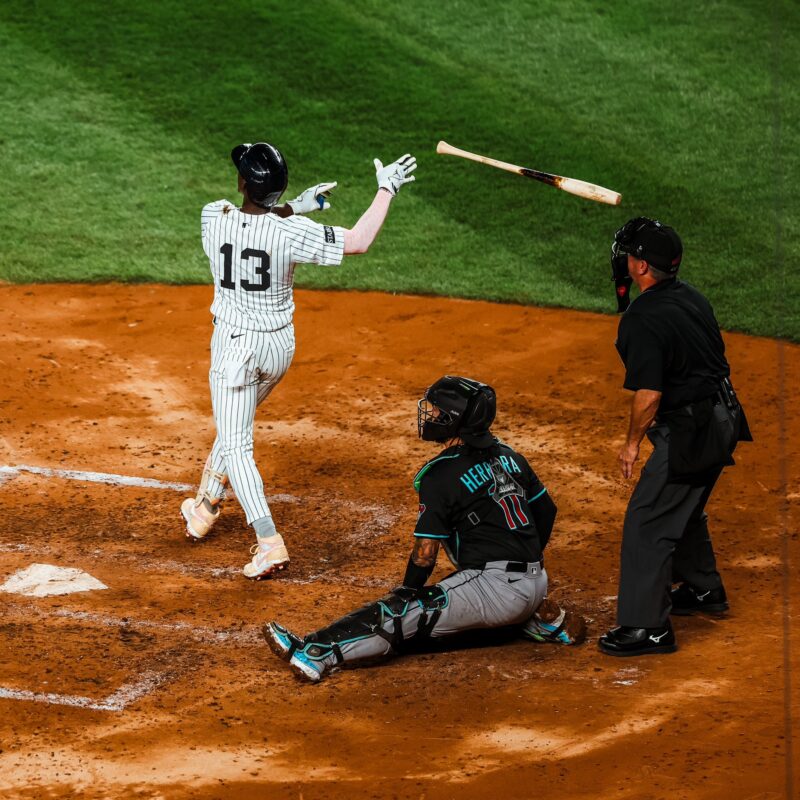 Judge brilla con tres jonrones y los Yankees evitan la barrida