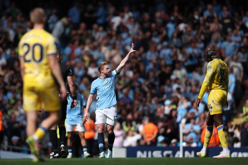 De Bruyne da importante victoria al City frente a los Wolves El jugador belga del City Kevin De Bruyne celebra el 1-2 durante el partido de la Premier League que han jugado Manchester City y Crystal Palace, en Manchester, Reino Unido. EFE/EPA/ADAM VAUGHAN