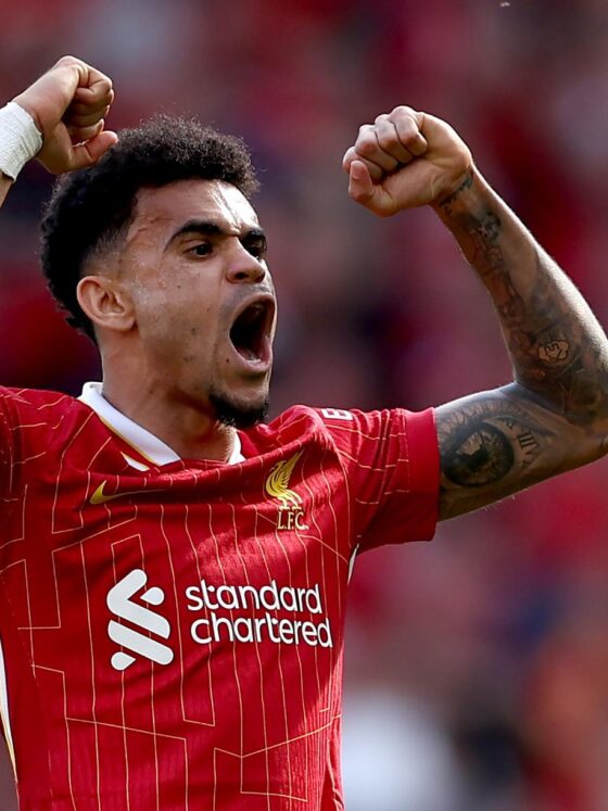 El delantero colombiano Luis Diaz celebra el 1-1 durante el partido de la Premier League que han jugado Liverpool FC y Tottenham Hotspur, en Liverpool, Reino Unido. EFE/EPA/ADAM VAUGHAN