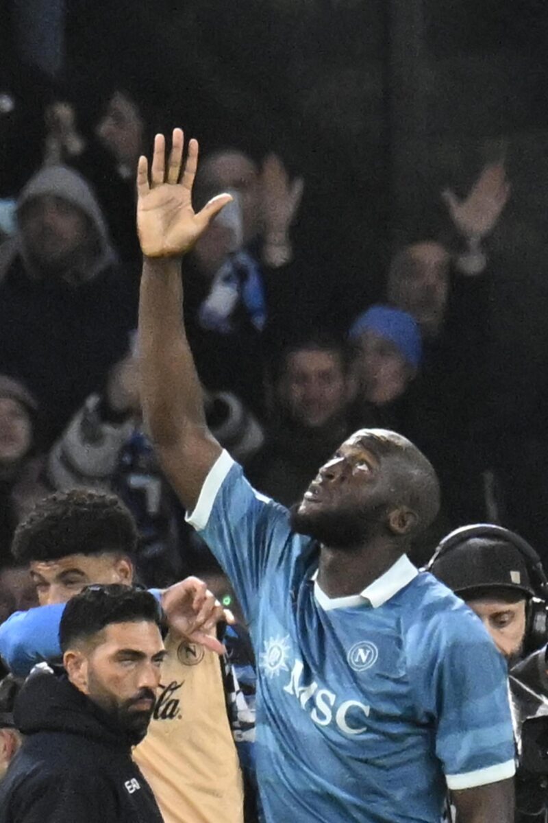 Napoli arrasa al Empoli y se mete de lleno en la lucha por el Scudetto Romelu Lukaku celebra el 2-0 del Nápoles ante el Empoli. EFE/EPA/CIRO FUSCO