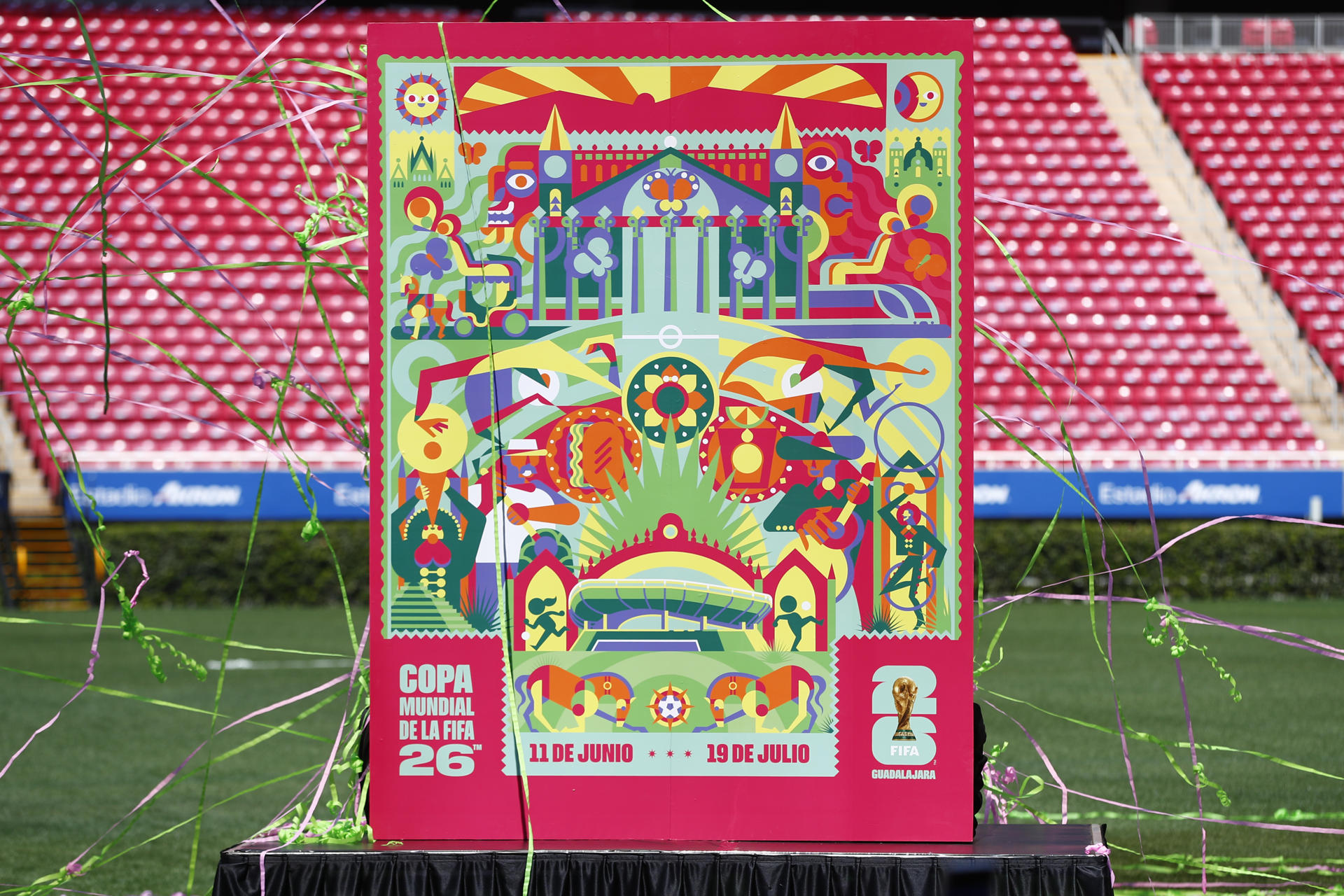 Top 10: Los mejores regalos deportivos para Navidad 2025 Fotografía de la imagen oficial para el Mundial de Fútbol 2026 este miércoles, el estadio Guadalajara (México). EFE/ Francisco Guasco