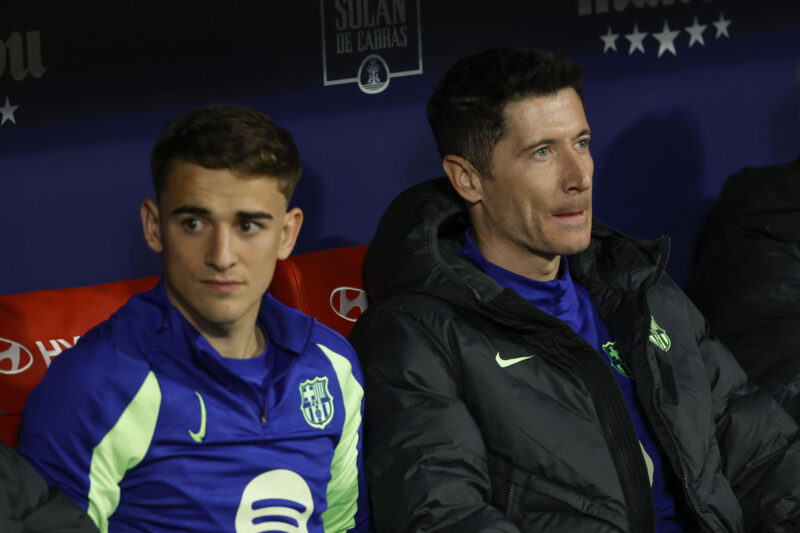 FC Barcelona 1-1 Real Betis: Estadísticas, goles y resumen Los jugadores del FC Barcelona, Gavi (i) y el polaco Robert Lewandowski, en el banquillo durante el encuentro correspondiente a la vuelta de las semifinales de la Copa del Rey que disputan hoy miércoles Atlético de Madrid y FC Barcelona en el estadio Metropolitano, en Madrid. EFE / Juanjo Martín.