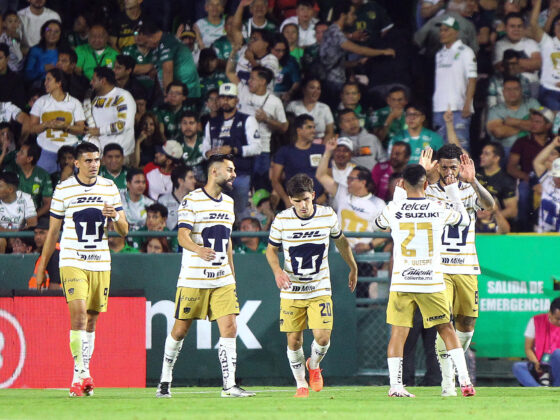 Imagen de archivo de los jugadores de Pumas celebrando un gol. EFE/ Luis Ramírez