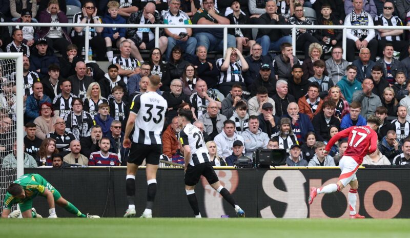 Alejandro Garnacho, delantero argentino del Manchester United, durante el partido de la Premier League que han jugado Newcastle United y Manchester United, en Newcastle, Reino Unido. EFE/EPA/ADAM VAUGHAN