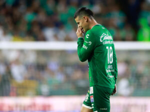 Fin de la "bomba": James Rodríguez NO seguirá en Club León James Rodríguez de León es expulsado ante Monterrey. EFE/ Luis Ramírez