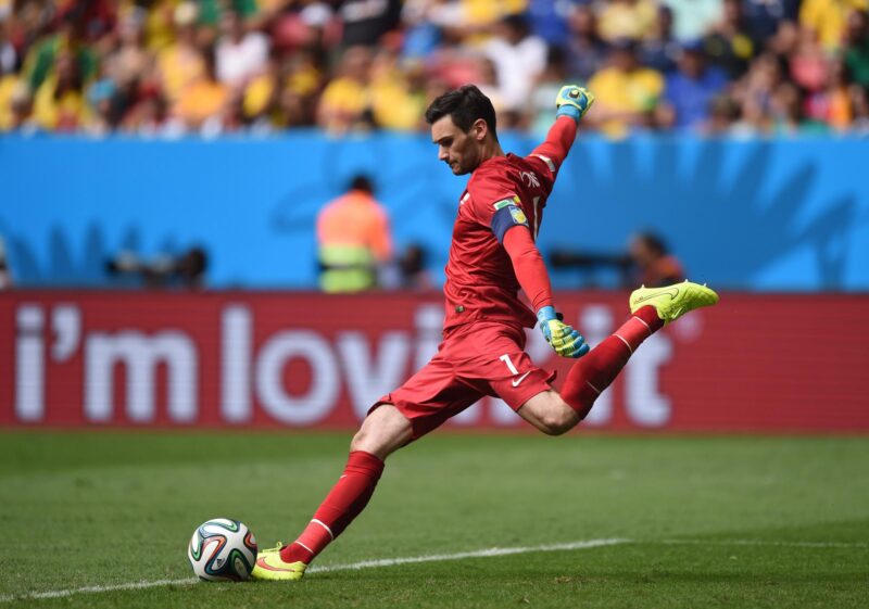 Messi y Lloris, cara a cara otra vez tras la final de Qatar 2022 El arquero francés Hugo Lloris se citará de nuevo con el delantero argentino Lionel Messi en un mediático partido de la Liga de Campeones de la Concacaf, este miércoles en Los Ángeles. EFE/EPA/MARIUS BECKER.