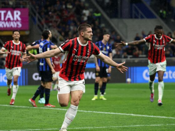 Luka Jovic, del AC Milan, celebra tras marcar un gol al Inter,  en el partido de vuelta de las semifinales de la Copa Italia. EFE/EPA/MATTEO BAZZI