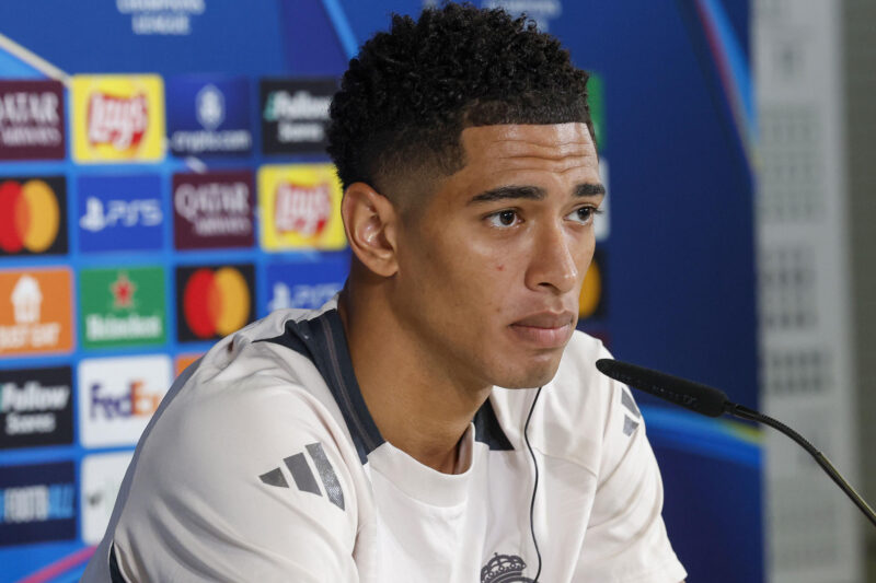 El centrocampista británico del Real Madrid Jude Bellingham ofrece una rueda de prensa este martes, en la Ciudad Real Madrid de Valdebebas, previa al partido de mañana de la Liga de Campeones ante el Arsenal. EFE/ J.P.Gandul