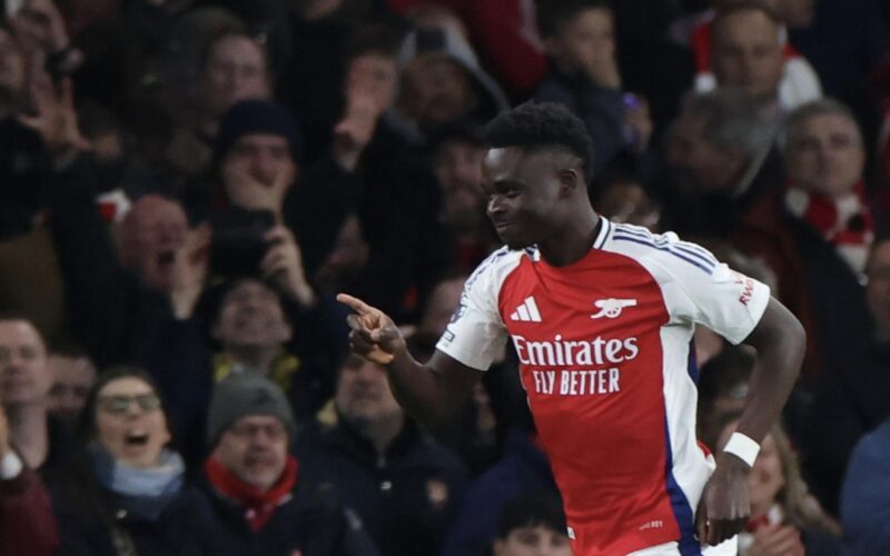 El delantero del Arsenal Bukayo Saka celebra el 2-0 durante el partido de la Premier League que han jugado Arsenal y Fulham en Londres, Reino Unido. EFE/EPA/ANDY RAIN