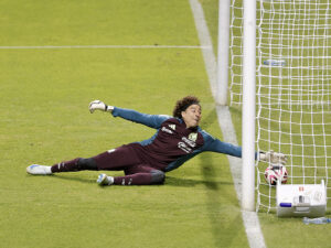 Javier Aguirre condiciona a Memo Ochoa para llegar a su 6to Mundial.