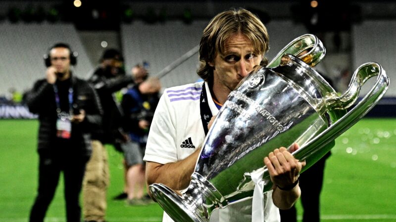 ¡Barça TV se burla de Luka Modrić en plena transmisión!