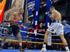 Teófimo López ante Arnold Barbosa Jr./ X: @DAZNBoxing boxeo