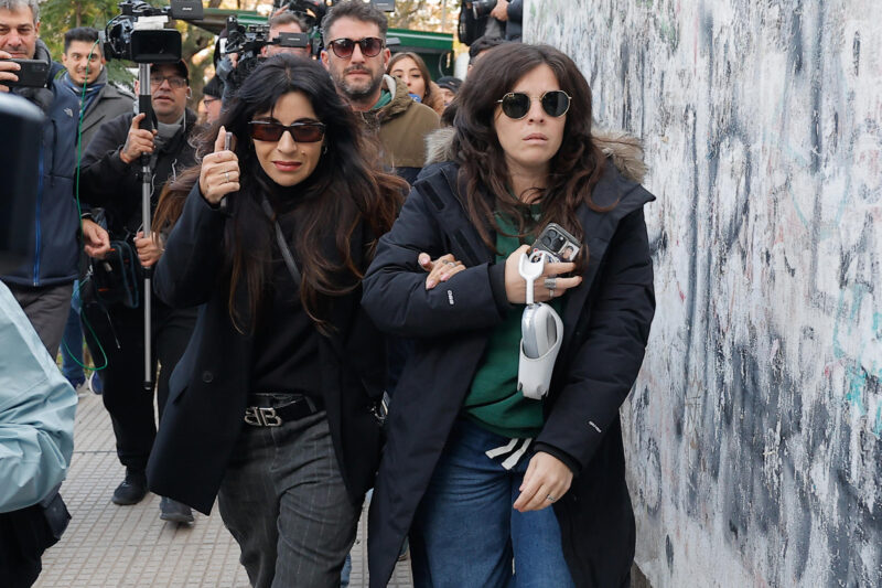 Foto de archivo de las hijas de Diego Maradona, Gianina Maradona (i) y Dalma Maradona. EFE/ Juan Ignacio Roncoroni