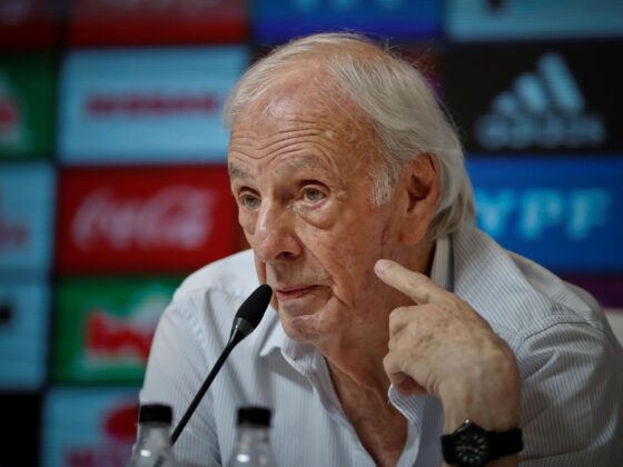 Fotografía de archivo del 25/01/2019 de Cesar Luis Menotti. EFE/Juan Ignacio Roncoroni