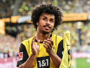 El jugador Karim Adeyemi durante el partido de la Bundesliga que han jugado Borussia Dortmund y Holstein Kiel en Dortmund, Alemania. EFE/EPA/FRIEDEMANN VOGEL