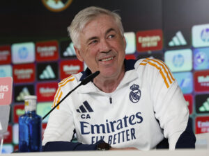 El entrenador italiano Carlo Ancelotti, durante la rueda de prensa tras su último entrenamiento en la ciudad deportiva de Valdebebas como técnico del Real Madrid. EFE/ Chema Moya