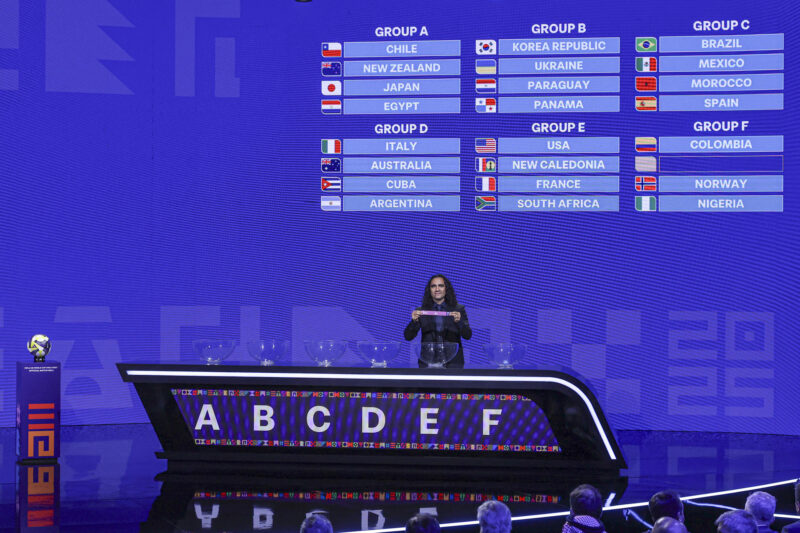 ¡Ya hay fecha y sede para el sorteo del Mundial 2026! El exfutbolista argentino Juan Pablo Sorín participa en el sorteo de la fase de grupos de la Copa Mundial Sub-20 de la FIFA. EFE/Rafael Arancibia