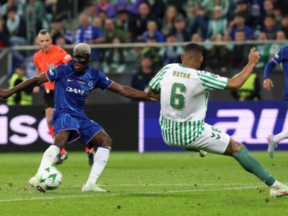 El medio ecuatoriano Moises Caicedo sentencia la final la final de la Liga de Conferencia que disputaron Chelsea y Betis en el Tarczynski Arena de BresláviaEFE/EPA/Pawel Jaskolka POLAND OUT