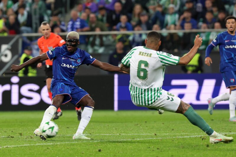 El medio ecuatoriano Moises Caicedo sentencia la final la final de la Liga de Conferencia que disputaron Chelsea y Betis en el Tarczynski Arena de BresláviaEFE/EPA/Pawel Jaskolka POLAND OUT