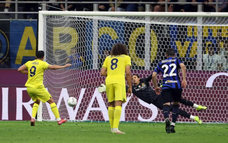 Pedro le complica las cosas al Inter en la lucha por el Scudetto El jugador español del Lazio Pedro (I) logra el 2-2 durante el partido de la Serie Aque han jugado FC Inter y SS Lazio, en Milan, Italia. EFE/EPA/MATTEO BAZZI