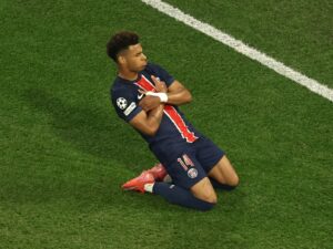 EL extremo del PSG Desire Doue celebra el segundo gol durante la final de la UEFA Champions League entre Paris Saint-Germain e Internazionale Milano en Múnich, Alemania. EFE/EPA/FRIEDEMANN VOGEL