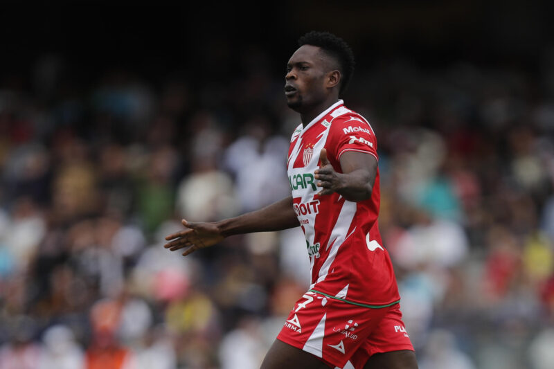 ¡Exjugador argentino del Necaxa reaparece tras un mes desaparecido! Fotografía de archivo de Diber Cambindo de Necaxa durante un partido en el estadio Olímpico Universitario de Ciudad de México (México). EFE/ Isaac Esquivel