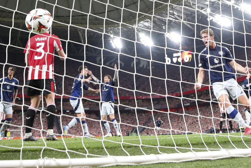 Manchester United vs Athletic Bilbao EN VIVO: dónde ver y horarios Los jugadores del Manchester celebran uno de los goles conseguidos por el equipo inglés durante el partido de ida de las semifinales de la Liga Europa que Athletic Club y Manchester United en el estadio de San Mamés, en Bilbao. EFE/Luis Tejido.