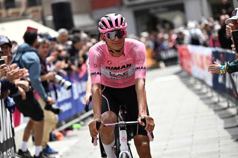 ¡México con Isaac del Toro en la cima del Giro de Italia! El ciclista mexicano Isaac del Toro, líder del GIro de Italia. EFE/EPA/LUCA ZENNARO