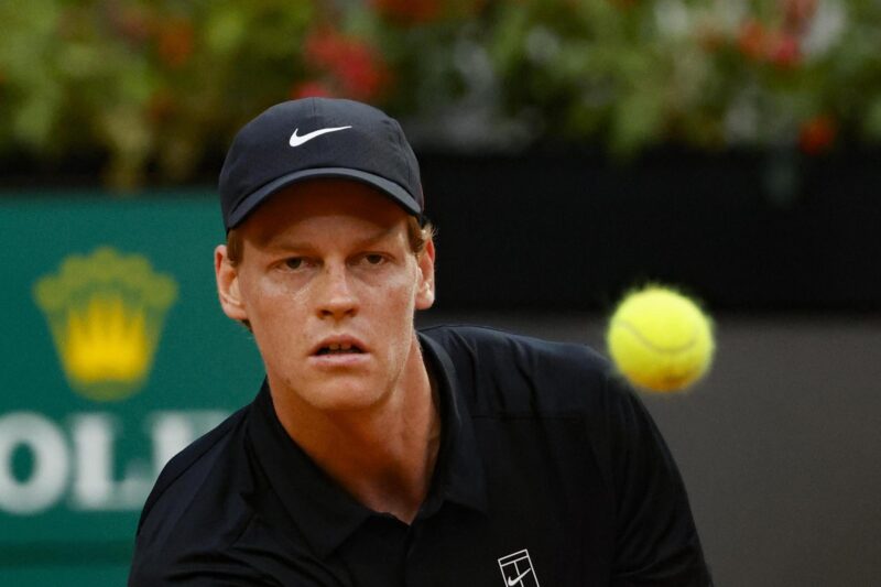 El Papa León XIV visita al tenista número del ranking, Jannik Sinner El italiano Jannik Sinner, número 1 del mundo, en su partido ante el argentino Francisco Cerundoloen el Masters 1.000 de Roma y EFE/EPA/FABIO FRUSTACI